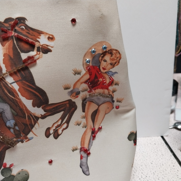 Cowgirl Tote - Picture 4 of 12